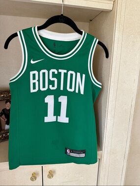 KIDS NIKE JERSEY Boston #11 Green and White Basketball Jersey
SIZE SMALL
